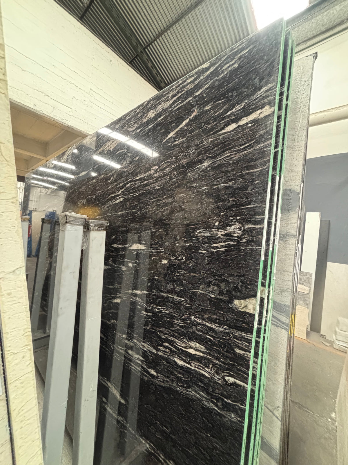 Granito titanium brillado