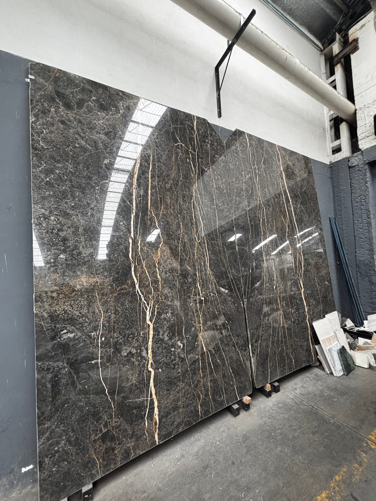 Marmol pietra black laurent
