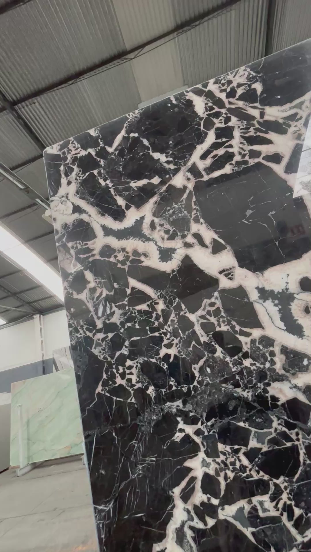 Granito grand antique brillado